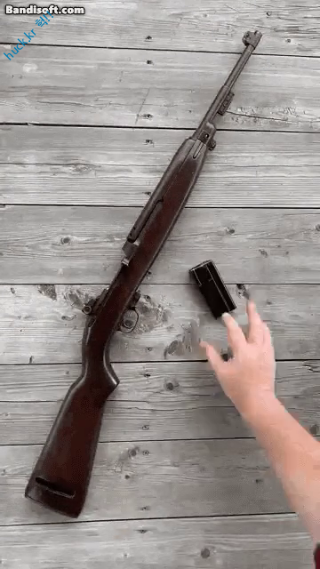 헉짤헉 감탄사가 절로 나오는 짤 미국으로 역수출 된 M1 Carbine 소총.gif-1번 이미지