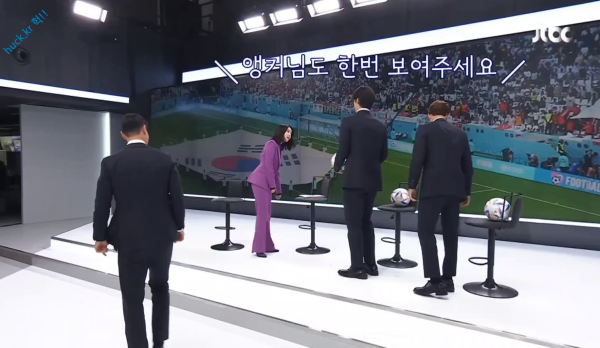 헉짤헉 감탄사가 절로 나오는 짤 강지영 아나운서의 축구실력.gif-1번 이미지