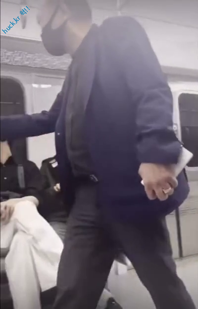 헉짤헉 감탄사가 절로 나오는 짤 연극 배우처럼 등장하는 우리나라 지하철에서 신종 빌런들 ㄷㄷ-1번 이미지
