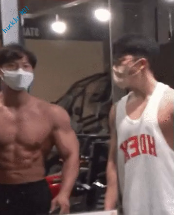 헉짤-헉 감탄사가 절로 나오는 짤 -모공인 평균 몸매.gif-1번 이미지